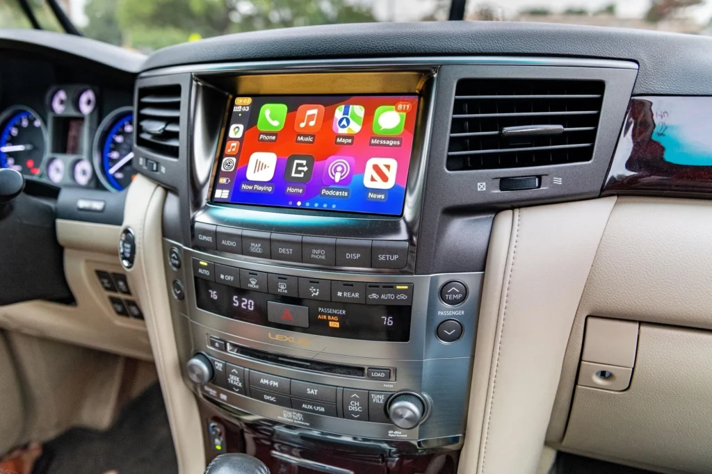 Toyota Crown CarPlay Retrofit